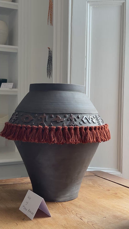 Gigil Vase